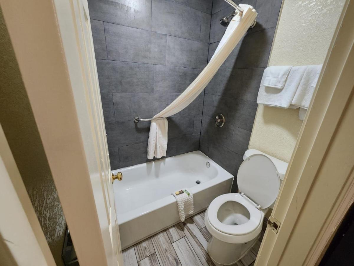 Green Garden Inn Грінсборо Екстер'єр фото